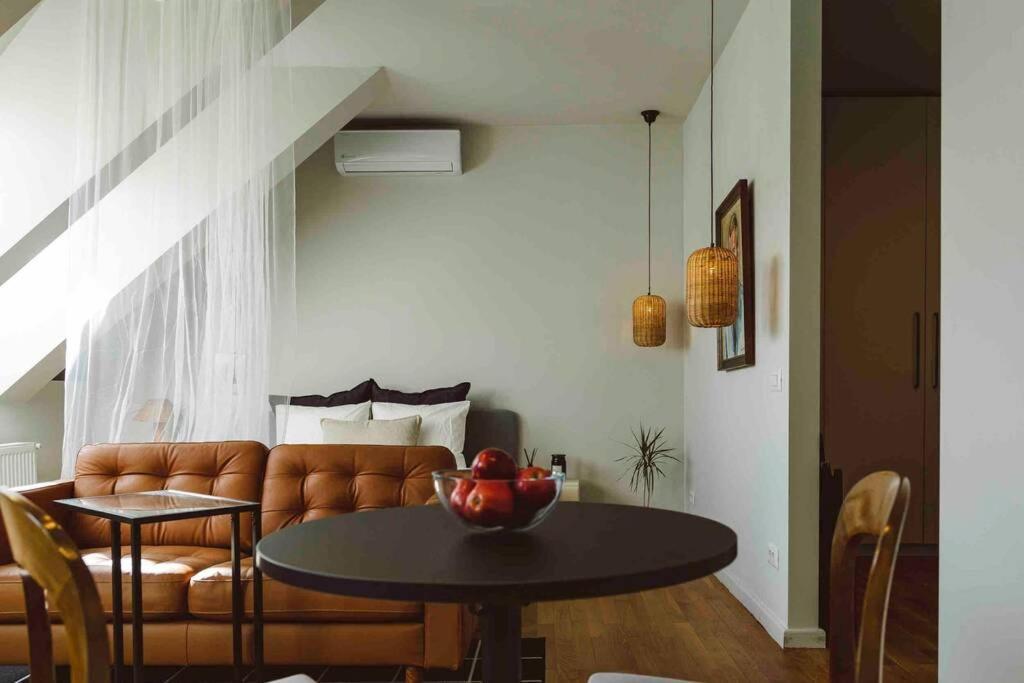Vivando - Beautiful Studio B + Parking Bucarest Esterno foto
