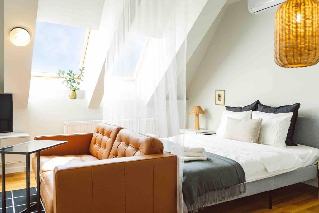 Vivando - Beautiful Studio B + Parking Bucarest Esterno foto