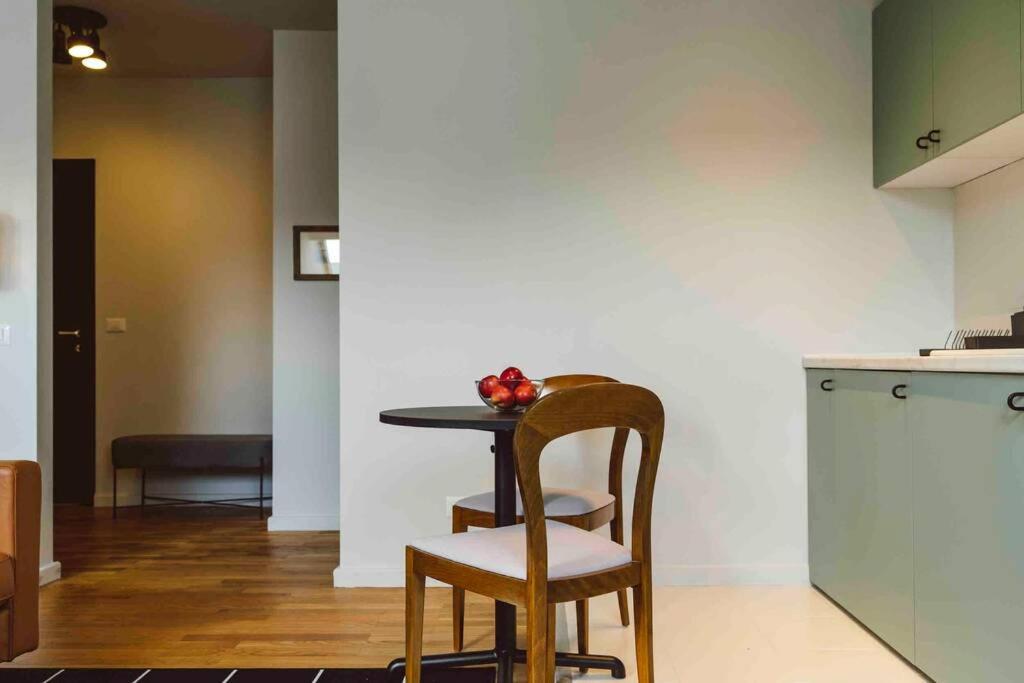 Vivando - Beautiful Studio B + Parking Bucarest Esterno foto