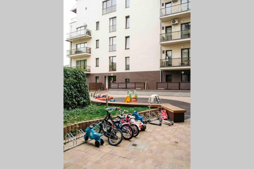 Vivando - Beautiful Studio B + Parking Bucarest Esterno foto