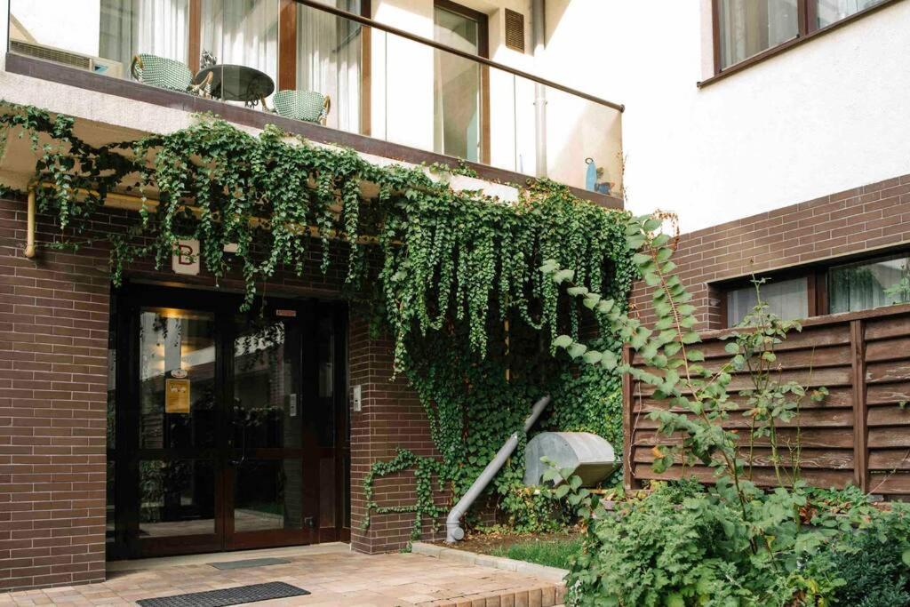 Vivando - Beautiful Studio B + Parking Bucarest Esterno foto