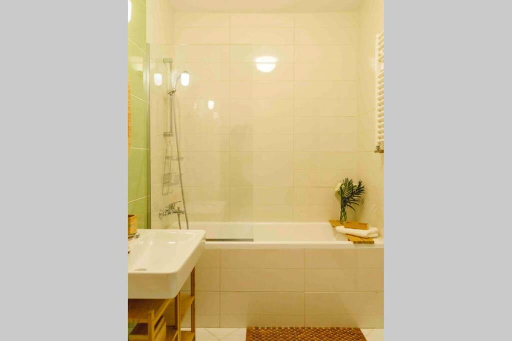 Vivando - Beautiful Studio B + Parking Bucarest Esterno foto